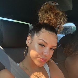 Meet your Posher, Tiara